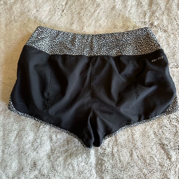 Nike Running Shorts Small - Picture 2 of 3